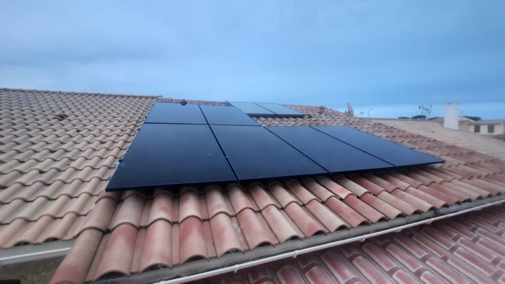 Système de panneaux solaires installé pour maximiser l'économie d'énergie