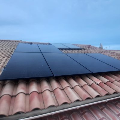 Système de panneaux solaires installé pour maximiser l'économie d'énergie