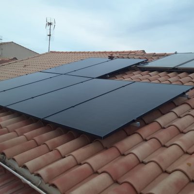 Système de panneaux solaires installé pour maximiser l'économie d'énergie